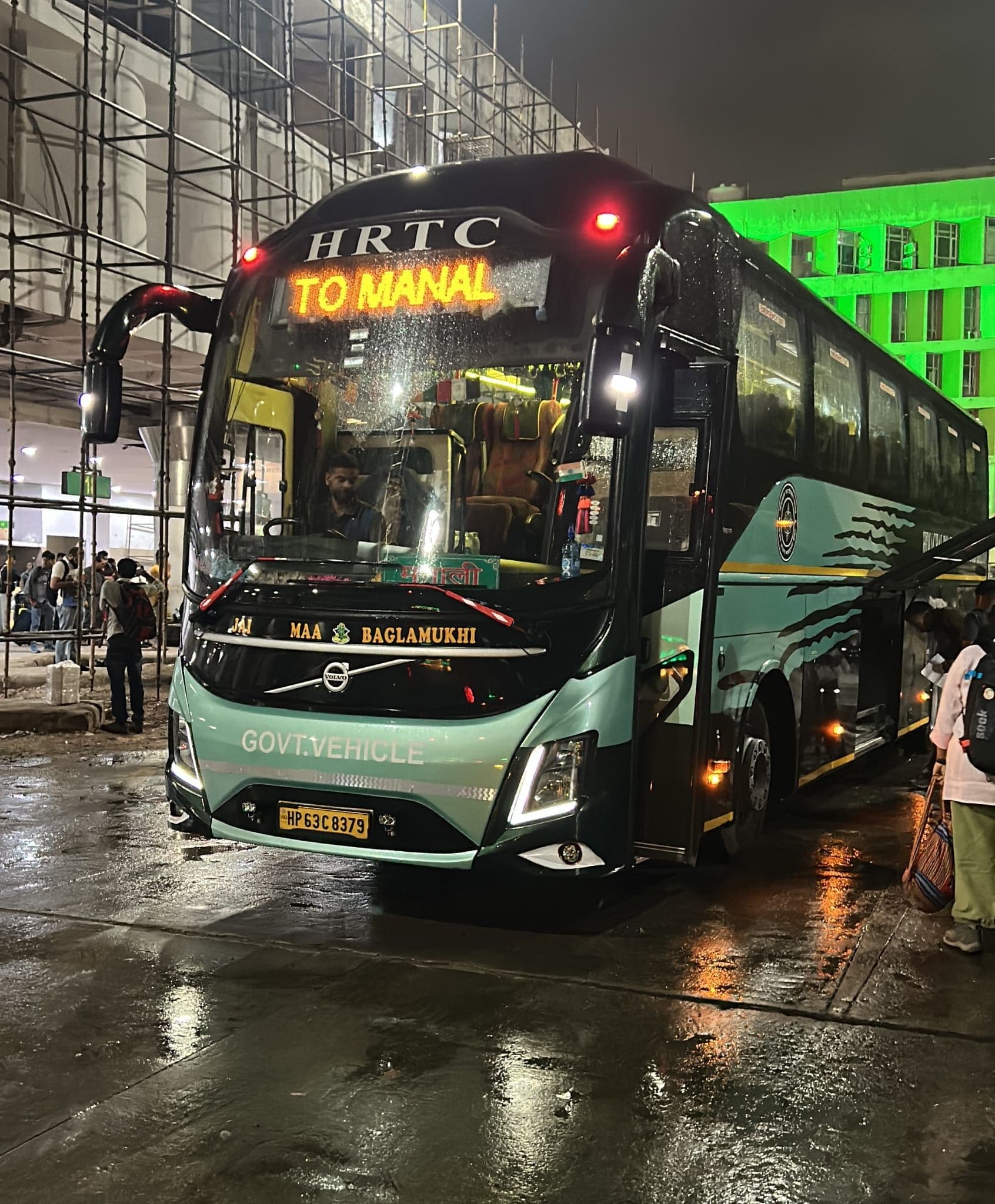 HRTC Bus to Manali